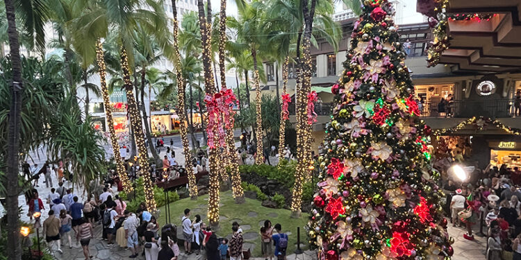 ロイヤルハワイアンセンターのツリー点灯式